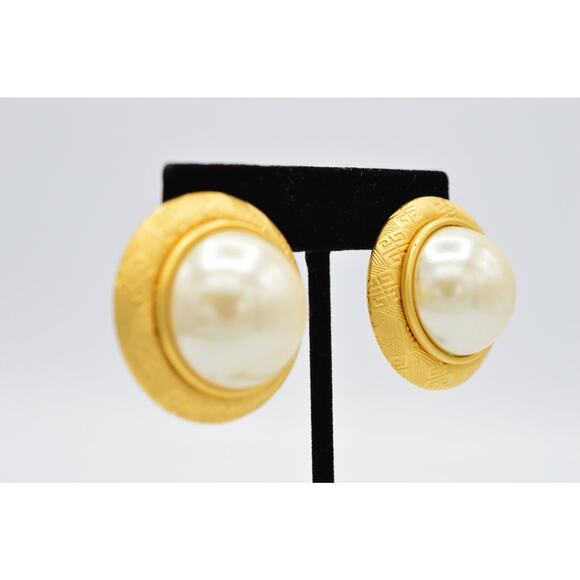 Givenchy Vintage Logo Clip On Earrings Brushed Gold 4G Chunky Pearl Signed BinAE - Picture 5 of 9